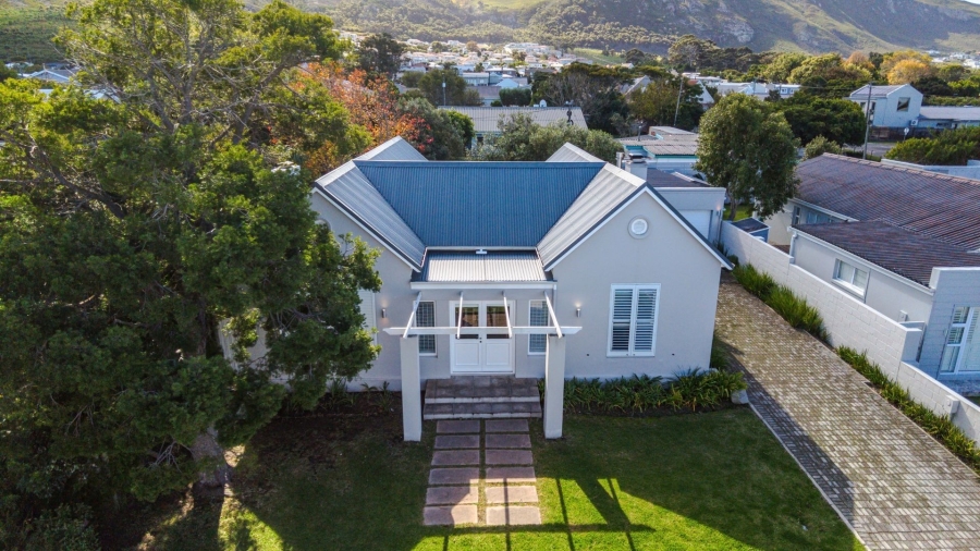 To Let 5 Bedroom Property for Rent in Onrus Western Cape
